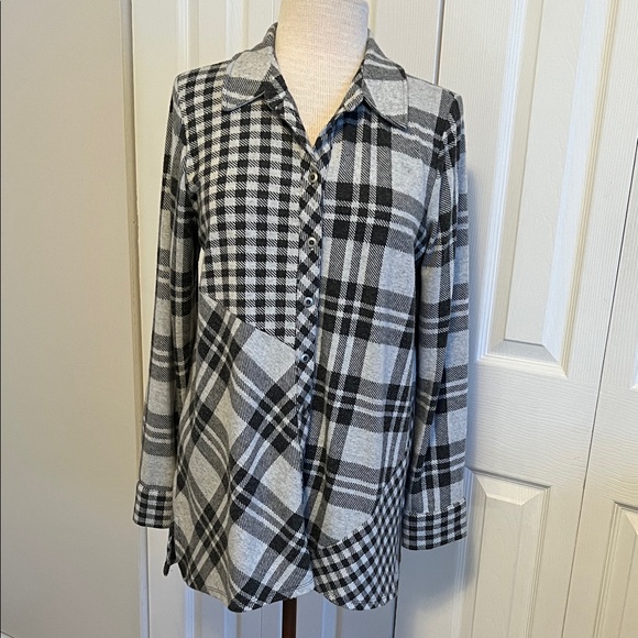 Soft Surroundings Tops - Soft Surroundings Paramour Black and White Plaid Button Down Top Size Medium